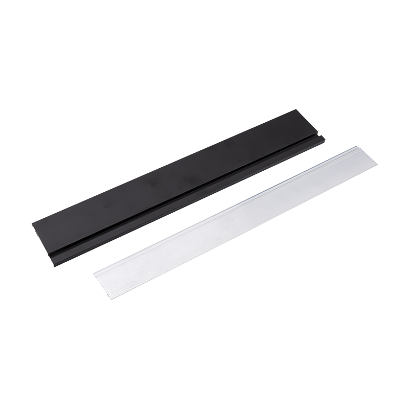 Subtelne matowe listwy dekoracyjne do listew przypodłogowych